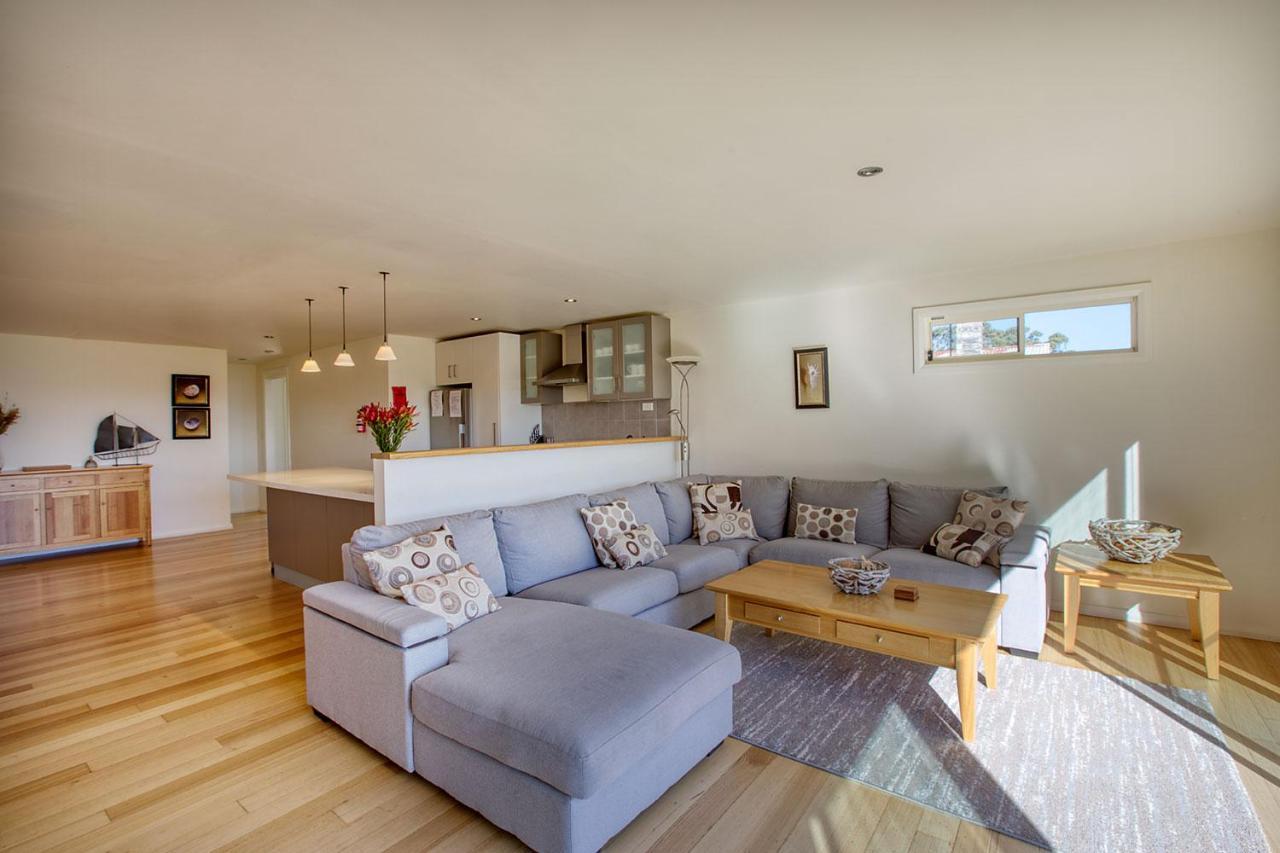 Quarterdeck Apartment Binalong Bay Eksteriør bilde