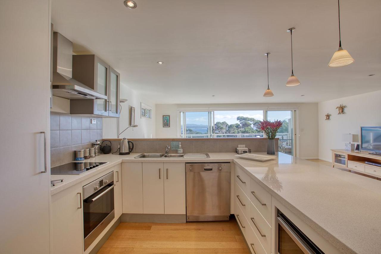 Quarterdeck Apartment Binalong Bay Eksteriør bilde